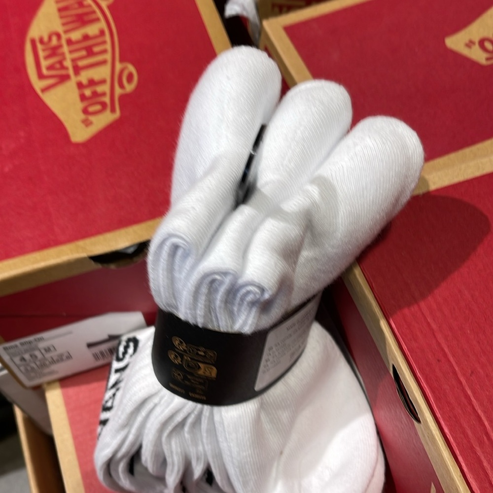 Vans Socks 3 pairs set CREW VANS.
"OFF THE WALL" White/White
NWT - Picture 15 of 16
